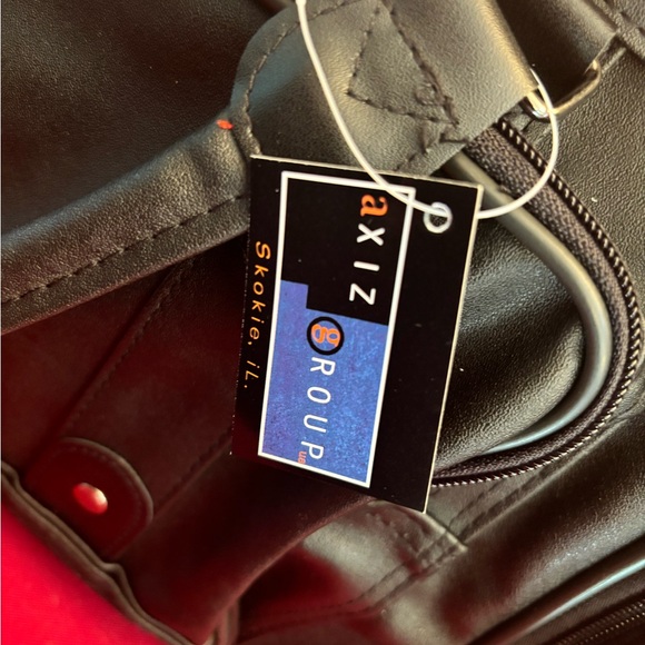 Axiz Group men’s or women’s travel bag - Picture 6 of 6